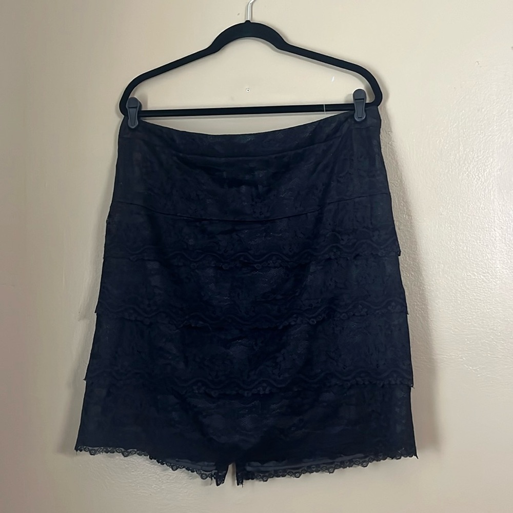 Larry Levine Stretch Black Layered Lace Skirt with Back Slit Sz 16 Office Work